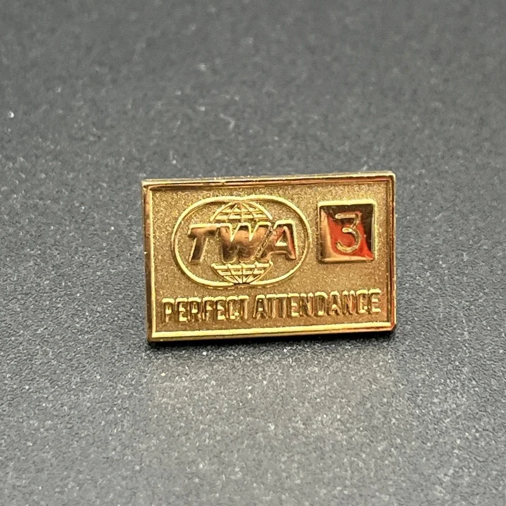 Trans World Airlines TWA‎ Perfect Attendance 3 Years Gold Tone Lapel Hat Pin